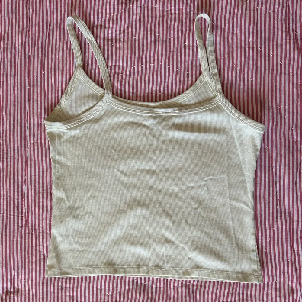 Aritzia TNA homestretch tank - Picture 3 of 3